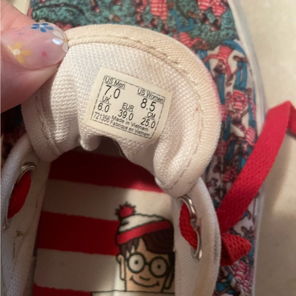 Vans where’s waldo shoes - Picture 3 of 5